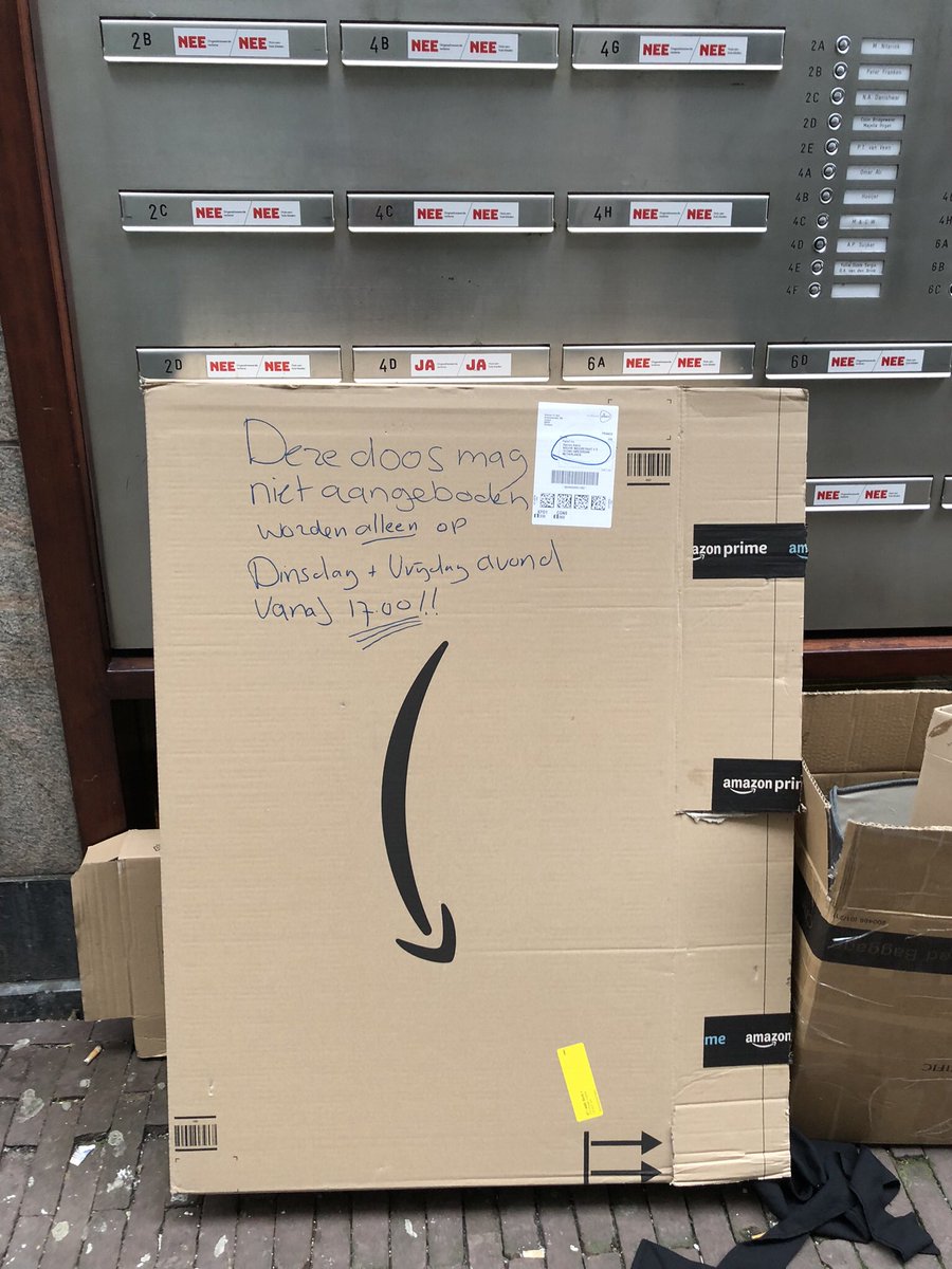 MonicaKeyzer's tweet image. 📦
Deze doos mag niet aangeboden worden alleen op Dinsdag + Vrijdagavond vanaf 17.00 uur!!

Straattaal  Nieuwe Nieuwstraat - Amsterdam.

#pakket #afval #huisval