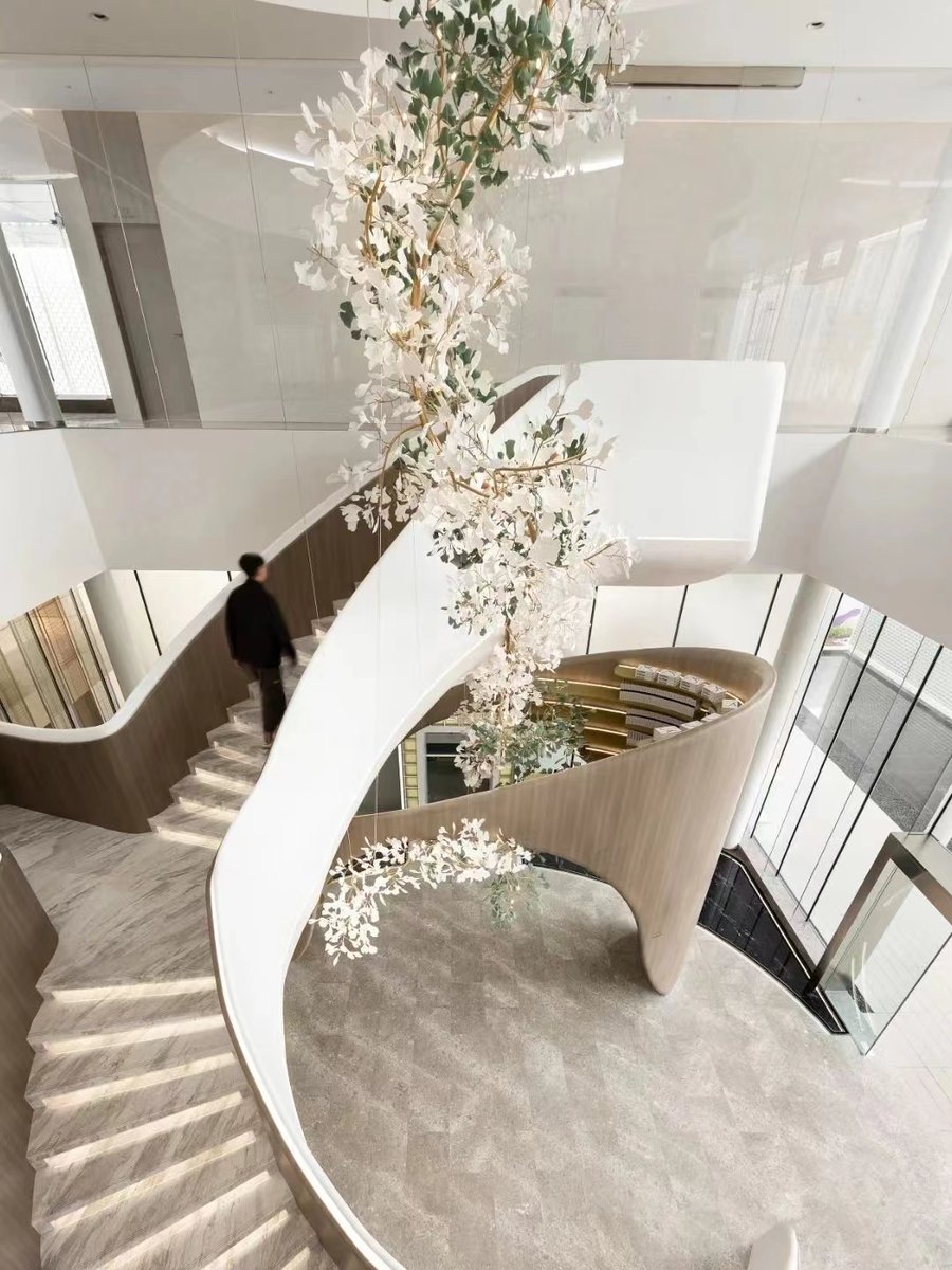 ULIGTS's tweet photo. 🍀 This custom light fixture features a large custom-made chandelier complemented by gingko leaves. A green device falling from the sky under a curved dome
Winding and winding, it becomes the visual center of the atrium

M: +8618664413983 (WhatsApp / WeChat)
E: ulsled01@gmail.com https://t.co/mdKJ7NASbu