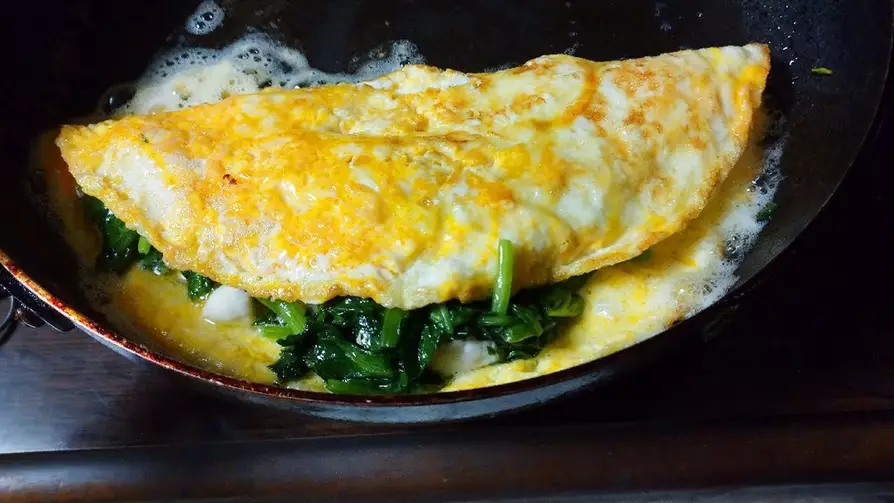 ささみとほうれん草
➀ほうれん草、ささみ肉を一口サイズに切り、卵を溶く
➁ささみ肉を炒め、その後ほうれん草を追加し混ぜ合わせる。
③ささみとほうれん草を炒め終わったら別皿に分け、卵を全体に焼き、卵全体が焼けたら端に肉とほうれん草を乗せ卵で包んだら完成！
#料理 #簡単 #レシピ #美味しい