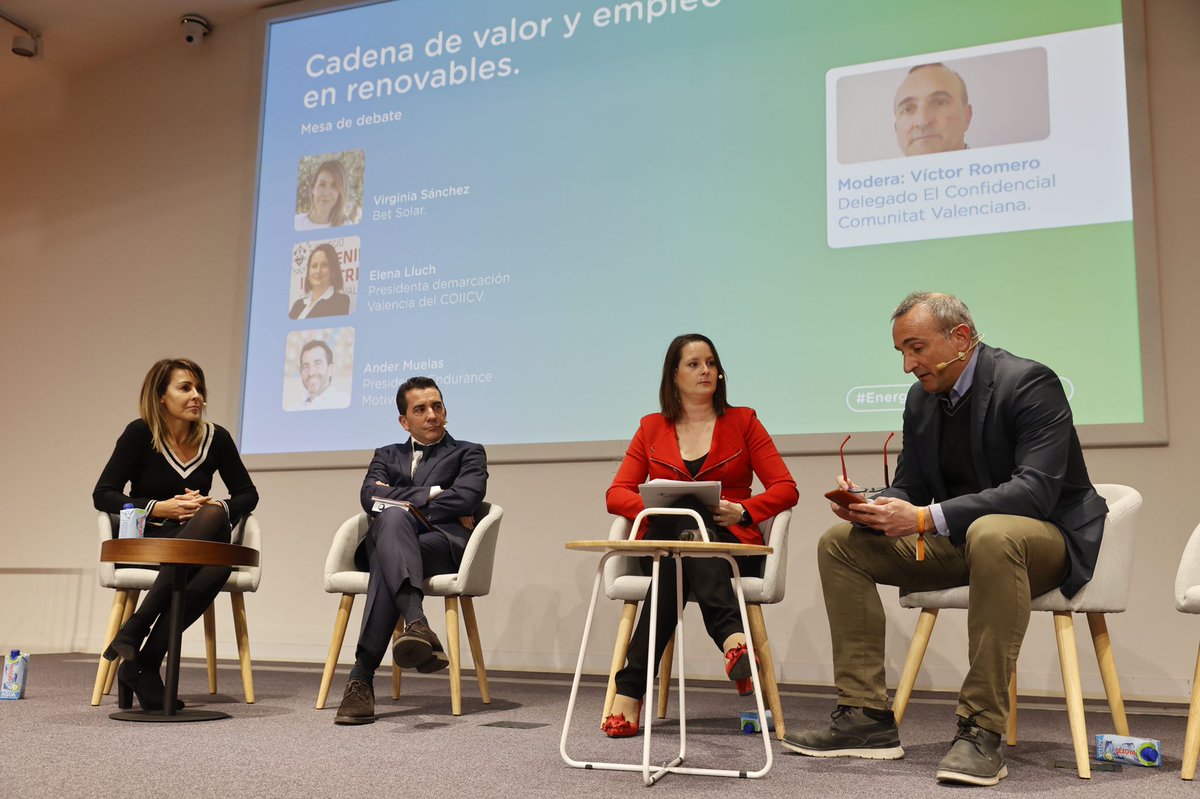 👉 Pedro Sánchez anunció el lunes la creación de 20.000 plazas de formación profesional vinculadas con las energías renovables, 4.000 este mismo año.
Una reivindicación del sector de la que hablamos en el Congreso #EnergyRevolutionAVAESEN 
💻en🔗bit.ly/3KtPMpl