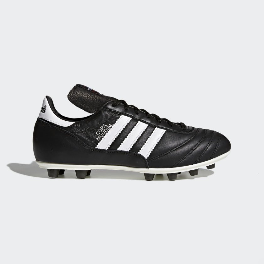 Footballtweet's tweet photo. These are the best boots of all time. 🖤

Prove me wrong. 👇 https://t.co/I2GypwKGvC