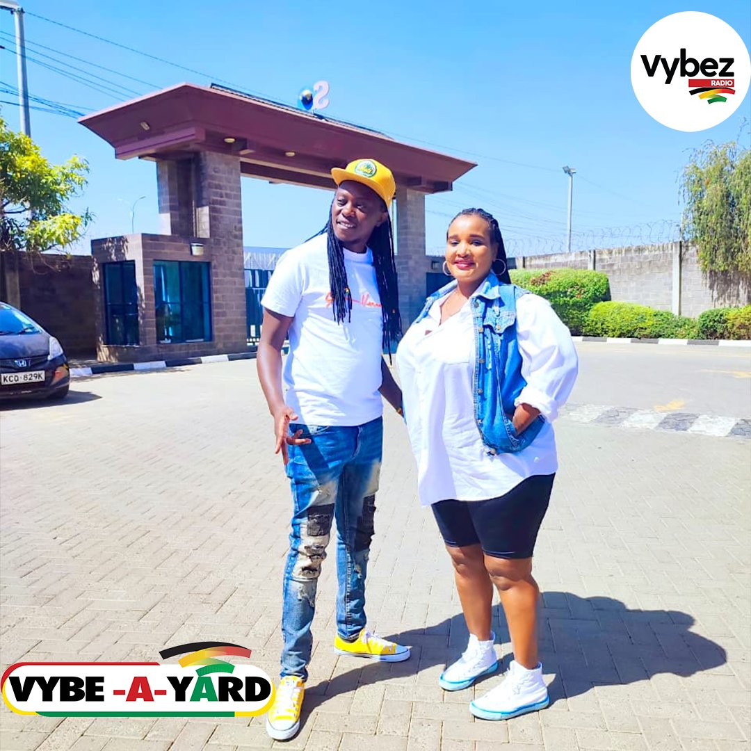 VybezRadioKE's tweet photo. Ina de yard kukujengea kasiku kako with positive vybe
and great music,weka request yako tufanye kweli
#VybeAYard
@Browngalnessa &amp; @deejaypatiz https://t.co/AbR1LCaEl8