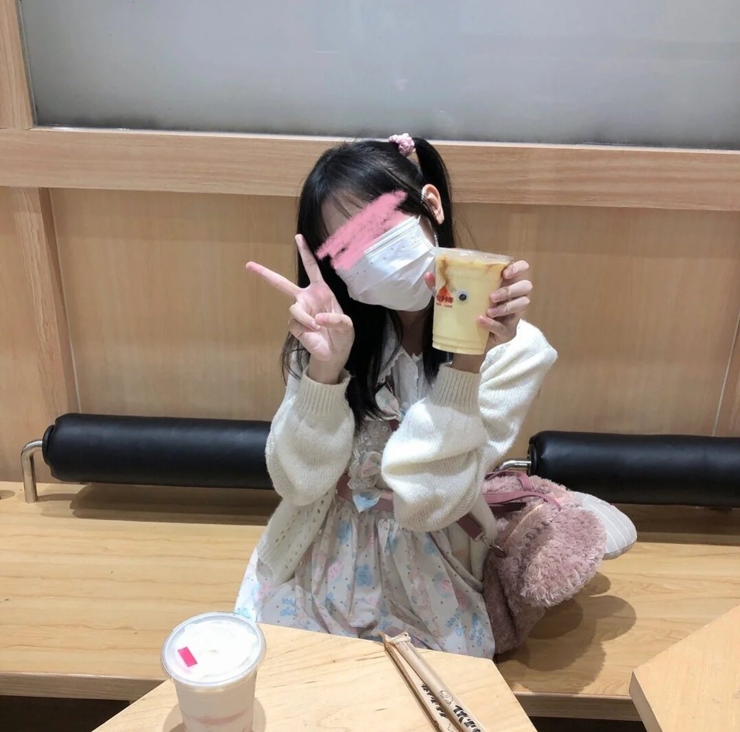 注意看
这是小美...
hhh
闺蜜一定不知道帮我拍完后我会把照片发推特来找主人