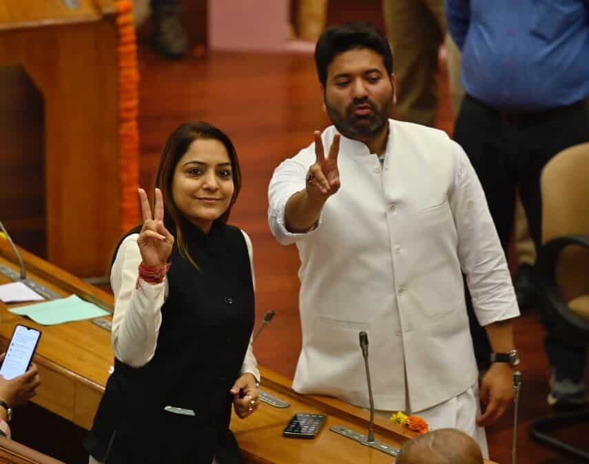 ImAdiYogi's tweet photo. #BREAKING
#AAP's #ShellyOberoi is the new mayor of #Delhi.
#DelhiNewMayor #DELHIMAYOR #DelhiMayorElection #AAPMayor https://t.co/4ttntGT472