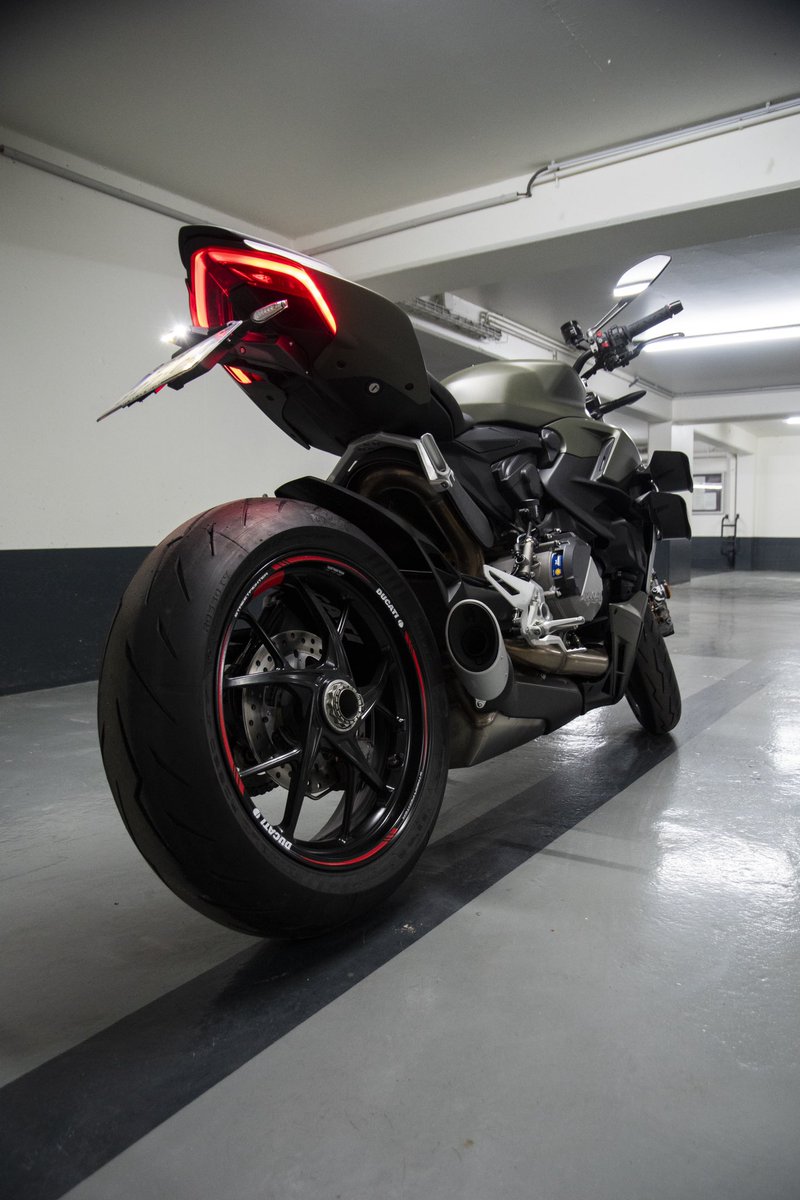 NosDren's tweet photo. My very new 2023 @DucatiMotor  Streetfighter V2 Storm Green sport/custom. 🇮🇹
I love this bike. 

#ducati #streetfighter #ducatistreetfighter #motorcycle #MotorcyclePhotography #nosdren #biker https://t.co/xpguY0NfhJ