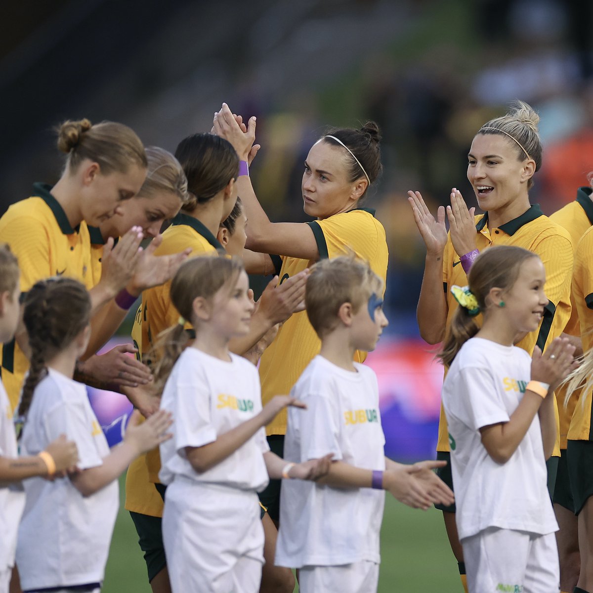 For those wondering, @TheMatildas are tonight showing their support for @PlayersCanadian by wearing purple wrist bands for their final #CupOfNations match 💜

#SupportingThePlayers 
#Solidarity ✊