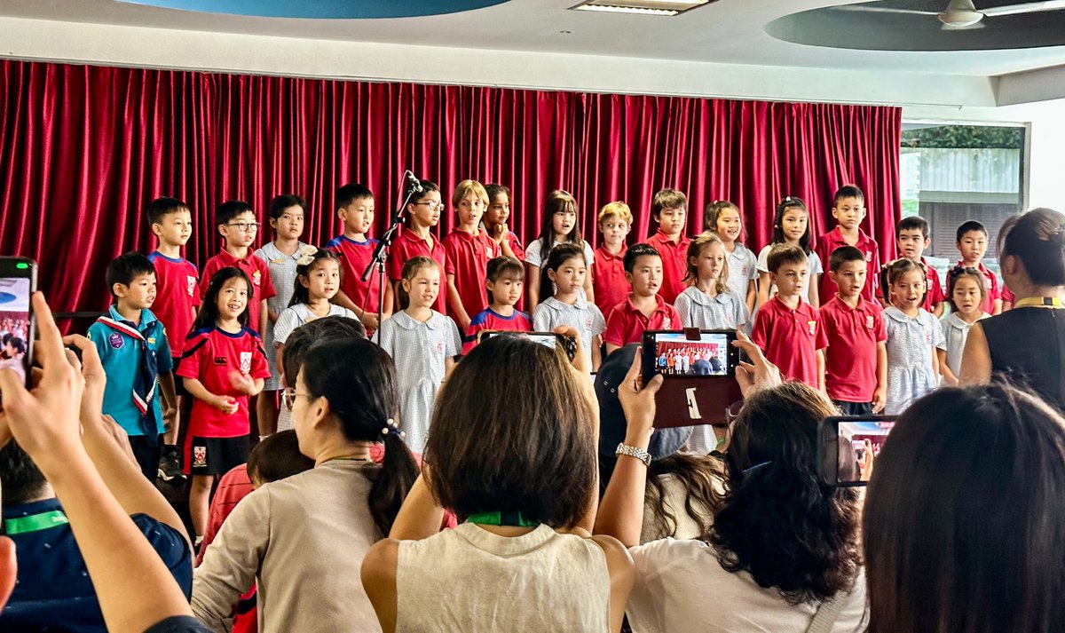 DUCKSDulwichSG's tweet photo. This afternoon, we witnessed the World Premiere of our Year 2 Mandarin Choir who performed a medley of Mandarin Songs. The children demonstrated their Mandarin skills to parents on our DUCKS Creativity Stage. What a wonderful showcase of language and music. #DCSG https://t.co/tyMgfwMttN
