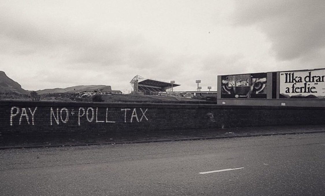 DavisArchive's tweet image. #humpdaymood still plugging away with my @britcultarchive prints with this View of Easter Road Edinburgh 1995 #easterroad #hibernianfc #edinburgh #paynopolltax