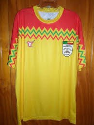 FootballBenin's tweet photo. ✍🏾 Bénin Football lance aujourd'hui un concours pour dessiner le potentiel prochain maillot de l'Équipe Béninoise de Football. Tous les graphistes sont invités à envoyer leurs concepts qui seront repartager prochainement ! En images nos derniers maillots 😉 https://t.co/ZGtnk1aPmr