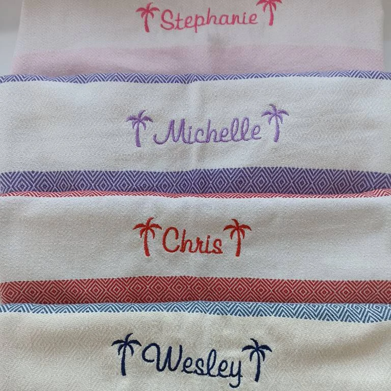 Presented as a personalized gift, Turkish towels can be personalized with a special touch such as a name, monogram, date or a special message. 🎁
#personalizedtowel #personalizedgift #versatile #practical #stylish #Turkishbeachtowel #Turkishtowel #Beachtowel #Giftformom