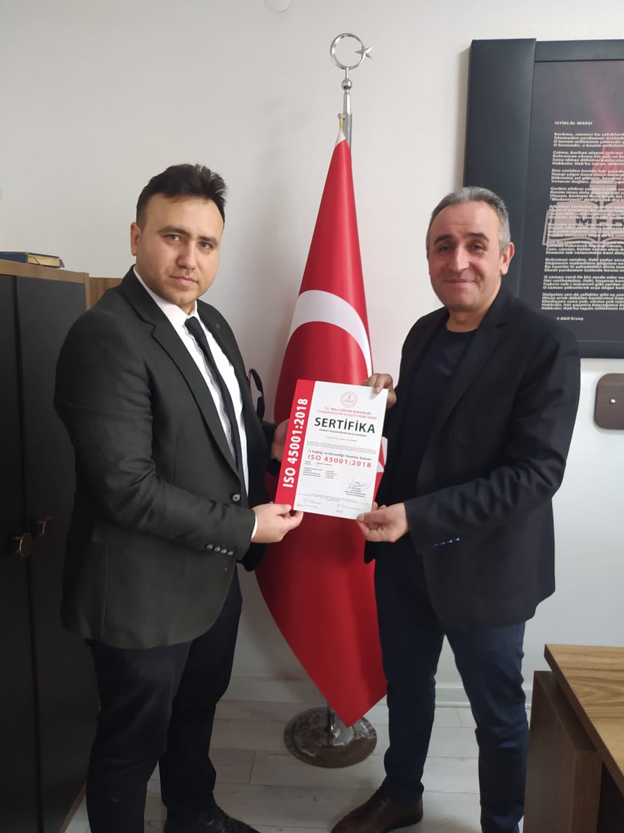 Kalite sertifikasını Okul Müdürü Ertunç ALTUN'a tebliğ eden İlçe Milli Eğitim Müdürümüz Arif ÇOPUR, Okul Müdürü nezdinde tüm öğretmen ve personeli tebrik etti.

<a href="/tcmeb/">Millî Eğitim Bakanlığı</a> <a href="/sinopilmem/">Sinop Milli Eğitim Müdürlüğü</a> <a href="/YLDZercan1957/">Ercan Yıldız🇹🇷</a> <a href="/Ayancikkym/">T.C.Ayancık Kaymakamlığı</a>
<a href="/RecepHasar44/">Recep Hasar</a> <a href="/rifcopur/">Arif Çopur</a> <a href="/AvukatHusnu/">Avukat Hasan Hüsnü Kılıç İlkokulu</a> <a href="/ErtuncAltun/">Ertunç Altun</a>