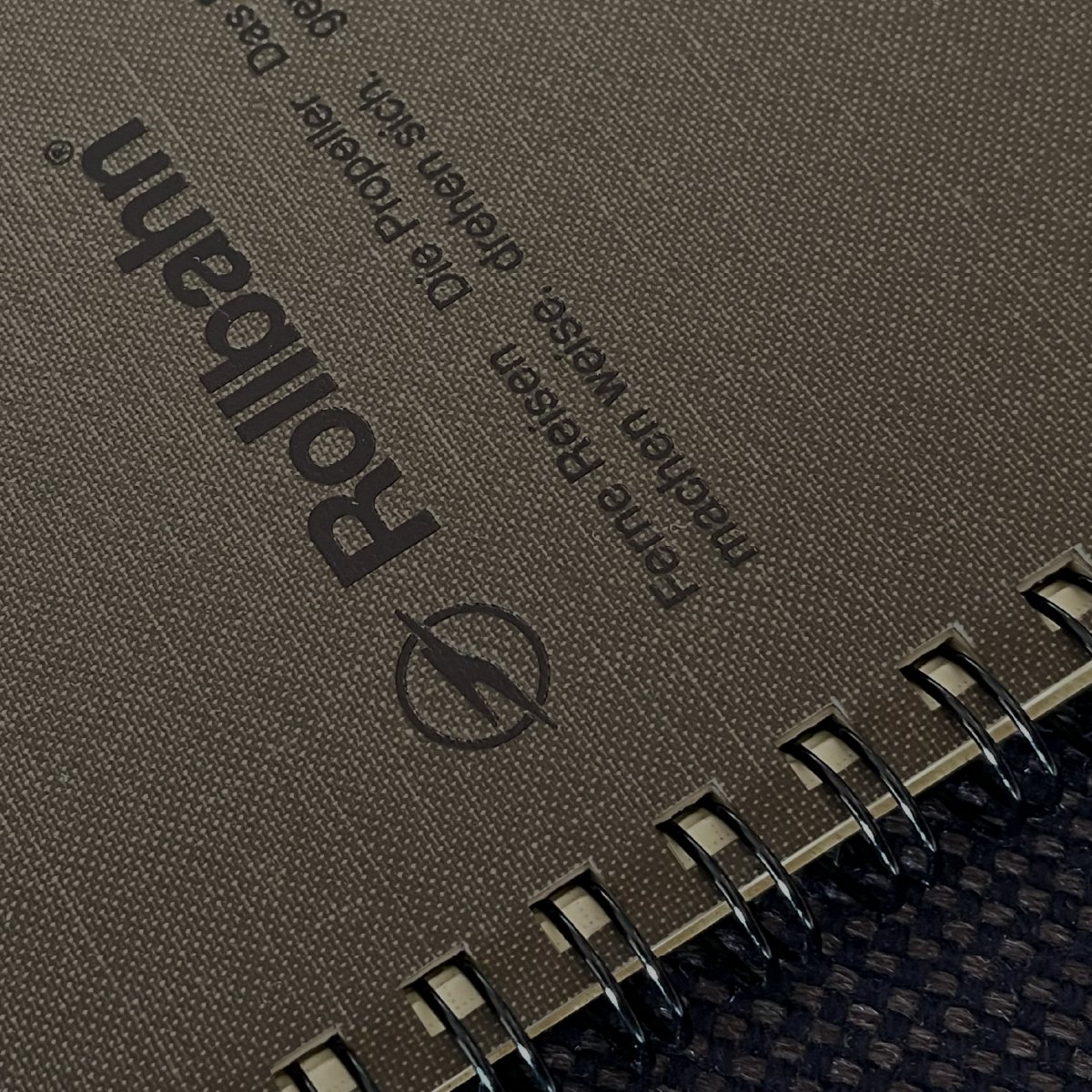 ロルバーン カップ・マルタン。 
パリ ルーヴル店では、素材や手触りの心地よさで人気を集めています。
ぜひご覧ください。
shop.delfonics.com/special/capmar…
#delfonics #rollbahn #capmartin #デルフォニックス #ロルバーン #カップマルタン