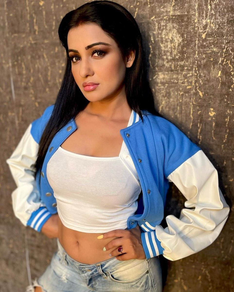 BollyTellyBuzz's tweet photo. #Anupamaa actress #ChhaviPandey is making heads turn with her glamorous pictures https://t.co/i16FZkRPjU