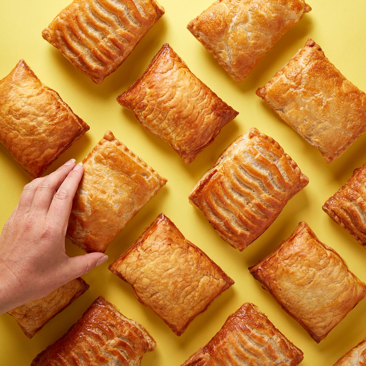 WarrensBakery's tweet image. Grab 3 for 2 on selected savoury treats! 🤤 Check in store for details 🤩

#3for2 #warrensbakery #warrens #steakslice #pasty #pastries #cornishpasty #cornwall #devon #bakery