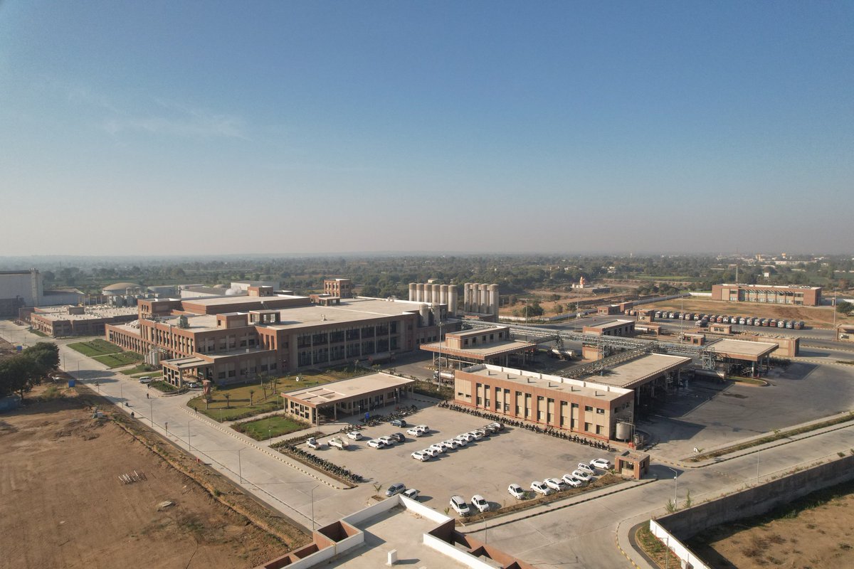 गुजरात का सहकारिता मॉडल

बनास डेयरी संकुल, दियोदर गुजरात