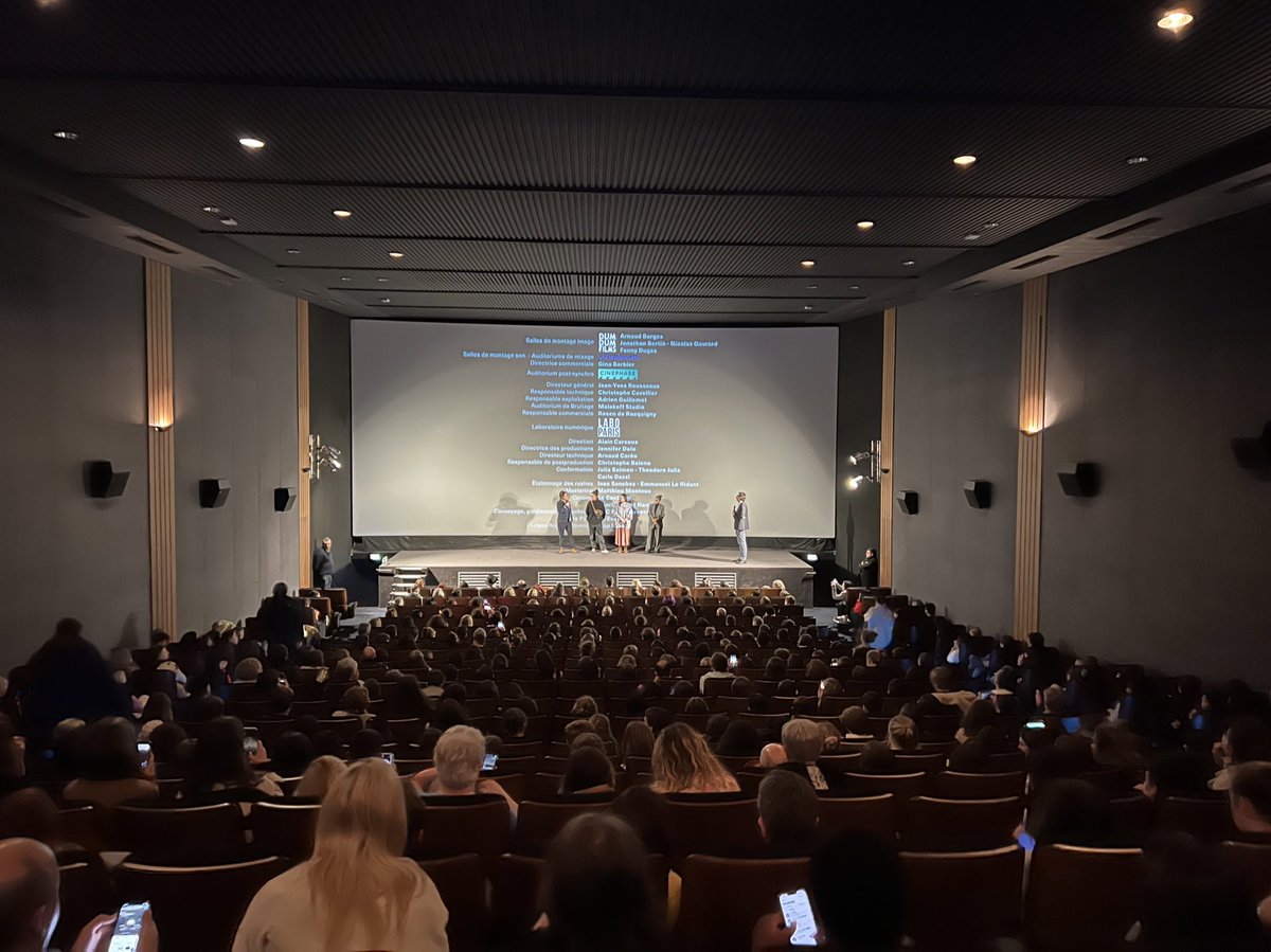 Jean-Baptiste DAVI (@jbbaptistedavi) on Twitter photo La grande salle pleine à craquer de <a href="/UGCcinemas/">UGC</a> #Lille hier soir pour la toute première de #jeverraitoujoursvosvisages en présence de #jeanneHerry <a href="/LeilaBekhti/">Leila Bekhti</a> <a href="/AdeleExarOff/">Adèle Exarchopoulos</a> #ElodieBouchez
De très longs applaudissements à la fin de la projection et 1h d échanges avec la salle! La grande salle pleine à craquer de <a href="/UGCcinemas/">UGC</a> #Lille hier soir pour la toute première de #jeverraitoujoursvosvisages en présence de #jeanneHerry <a href="/LeilaBekhti/">Leila Bekhti</a> <a href="/AdeleExarOff/">Adèle Exarchopoulos</a> #ElodieBouchez
De très longs applaudissements à la fin de la projection et 1h d échanges avec la salle!