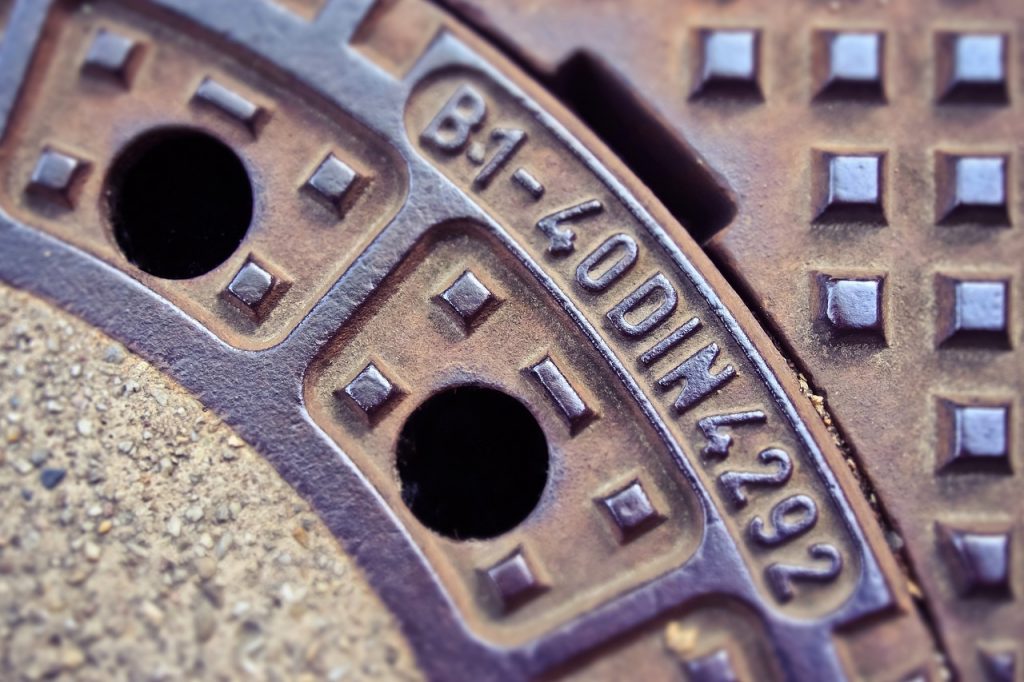 hasepost's tweet image. HASEPOST Osnabrück: SWO Netz saniert Kanaldeckel im Osnabrücker Stadtgebiet Die Stadtwerke-Tochter SWO Netz saniert bis Mitte März defekte Kanaldeckel in diversen Osnabrücker Stadtteilen.  #bauarbeiten #baustelle #hellern #kanaldeckel #osnabruck #sanierung hasepost.de/swo-netz-sanie…