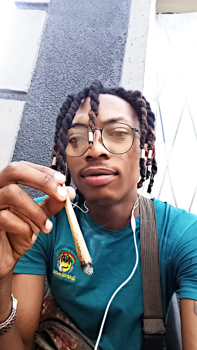 TobiRaww_FHG's tweet photo. Smokin a Raw Cone π #RoadToGTAAtteridgeville πΏ #Mmemberville #KushIt #StonerFam π https://t.co/17B0SoMNfE