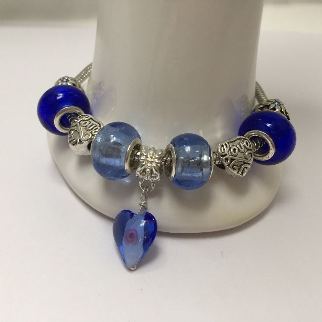 Voici ce que je viens d'ajouter dans ma #boutiqueetsy : Bracelet charm's, bleu, avec breloque coeur en lampwork réf 834 etsy.me/3ImV8jR #bleu #oui #non #mousqueton #braceletcharms #braceletbreloques #coeur #braceletperles #braceletfantaisie