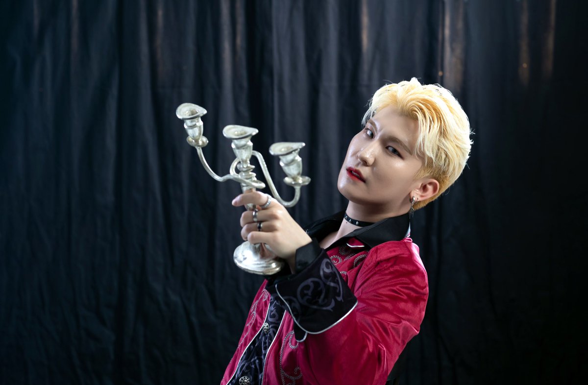 dst_official_'s tweet photo. [2023 더스틴 시즌 프로필]
안녕!! 뭘봐!! 귀족처음봐??😜
.
#더스틴 #Dustin #더스텐 #Thestan #burn #crazy #3rd 
#시우 #레이크 #승기 #다온 #하파엘 #알렉스 #엠제이
#Siu #Lake #Seunggi #daon #Raphael #Alex #MJ
#리부트 #뉴멤버 #메가더스틴
#더스틴G #커밍순 #mega_dustin #DUSTIN_G #reboot https://t.co/XdzhQyYAuc