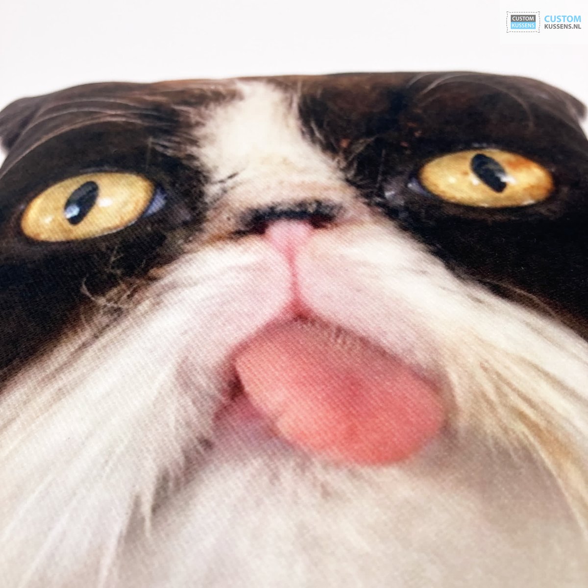 CustomKussens's tweet photo. LOL 🤣

Kussen van uw kat laten maken? >> https://t.co/BwUT8KUG2g

#CustomKussens #Kussens #Decoratie #Huisdieren #Dieren #Kat #Katten #HuisdierenFotografie #DierenFotografie #HuisdierPlezier #FotoKussen #FotoKussens #KussensOpMaat... https://t.co/HY7euquZSe