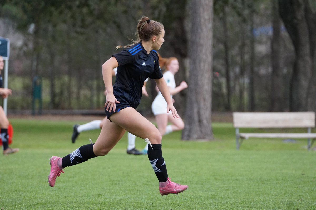 EmieBenson's tweet photo. I had a great time at the @ECNLgirls showcase this past weekend in Houston. We had 2 wins and 1 loss. Thank you for all the coaches who came out and watched us. I can’t wait for the spring season with @stingaustin07 https://t.co/7dLU7hlGtU