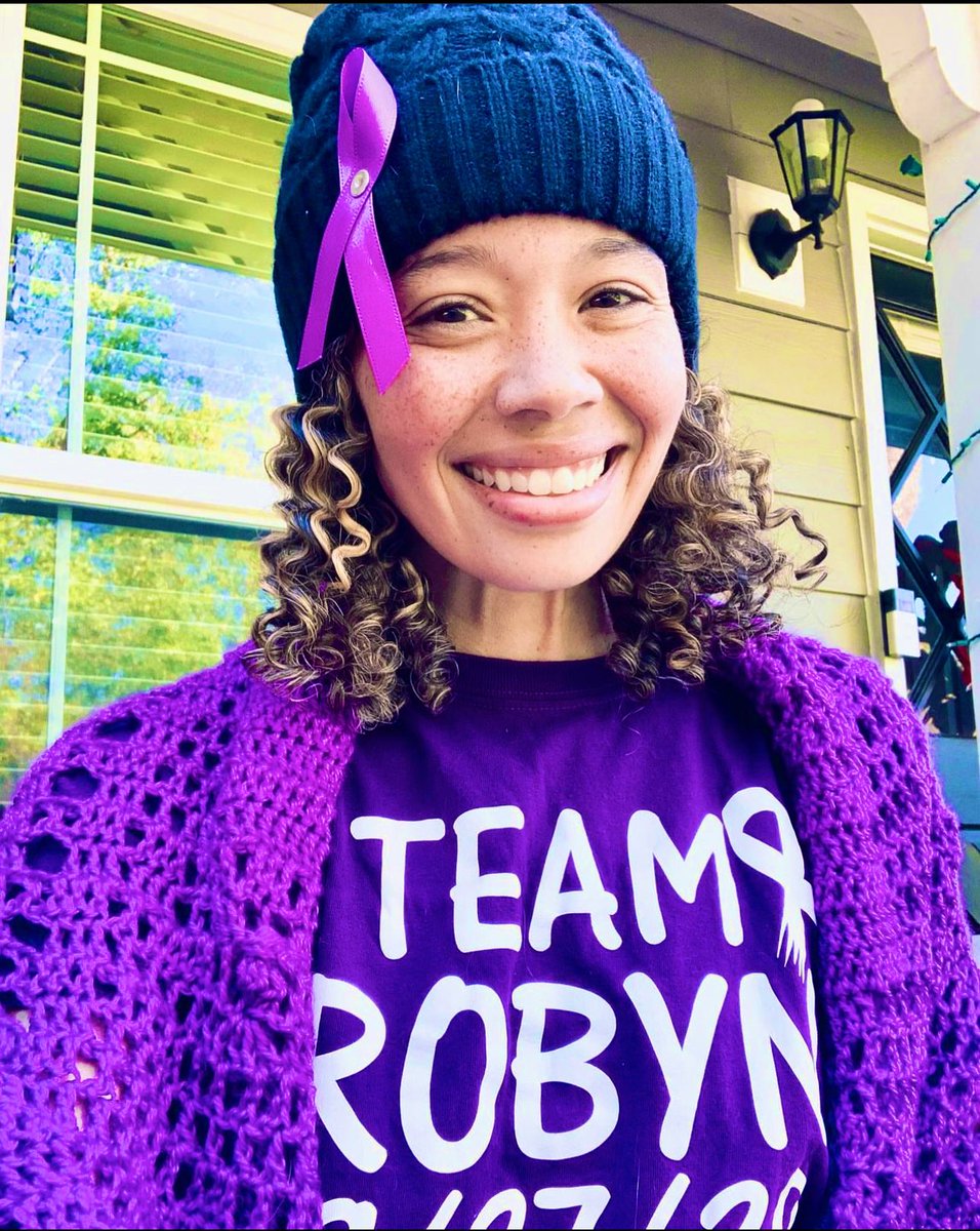 RobynP___'s tweet photo. I feel like I’m way too young to be losing close friends to disease/cancer and I can’t make any sense of this at all…only thing I know is that this really hurts !! I love you forever Robyn, thank you for ALWAYS being a light in this very dark world . #TeamRobyn for life 🙏🏾💔🕊️🥺 https://t.co/wyHQGrY1my