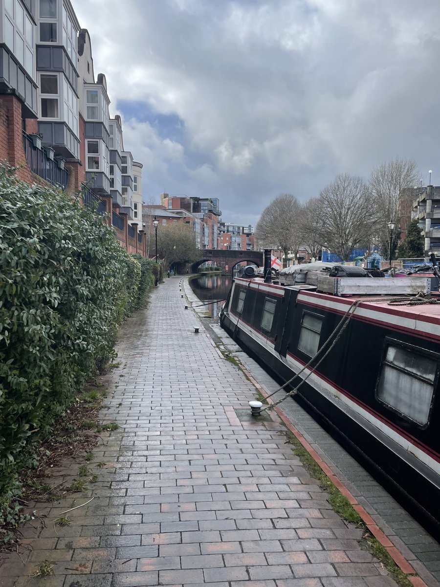 No half term fun with the children for me today as I’m at work, but this walk at lunch time is always a treat 😊 #LifeIsBetterByWater #BirminghamCanals