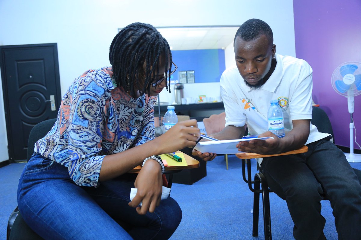 TheDebunkShow's tweet photo. 🥇Our 6 Fact-checkers In Residence started today and we are elated. Meet them; 
@christokiiza @freedommethodius  @shakyzeel @NanaJenifer1 @BoazOyo 

They will be trained to apply fact checking within their area of work. CC: @mcimediahub @AKUMediaFutures #factcheckerinresidence https://t.co/nRTWwnrAcK