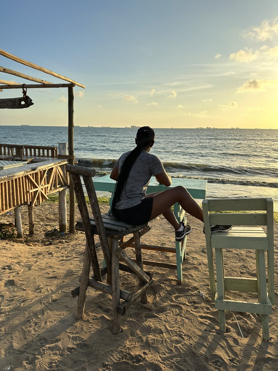 bijou_ms's tweet photo. #uzi nilivokutana na Aisha mtoto wa miaka 4 coco beach 🏝️.Kawaida huwa naamka saa kumi na moja  kasoro alfajiri kwa ajili ya Fajr then najiandaa kufanya mazoezi around 05:30 na walk to coco beach.October mwaka jana kama kawaida yangu Nimefika coco mida ya saa kumi na mbili kasoro https://t.co/3y3gEdCNJb