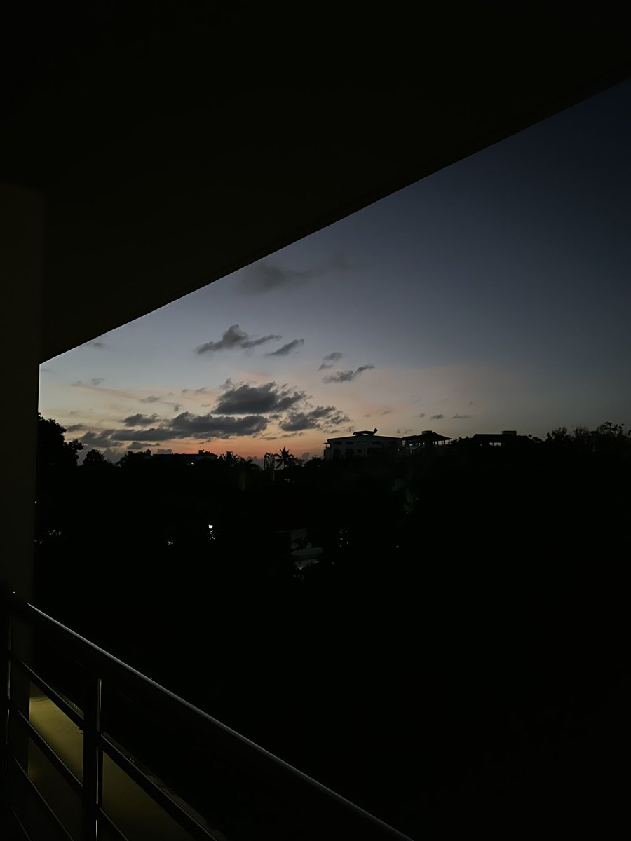 bijou_ms's tweet photo. #uzi nilivokutana na Aisha mtoto wa miaka 4 coco beach 🏝️.Kawaida huwa naamka saa kumi na moja  kasoro alfajiri kwa ajili ya Fajr then najiandaa kufanya mazoezi around 05:30 na walk to coco beach.October mwaka jana kama kawaida yangu Nimefika coco mida ya saa kumi na mbili kasoro https://t.co/3y3gEdCNJb