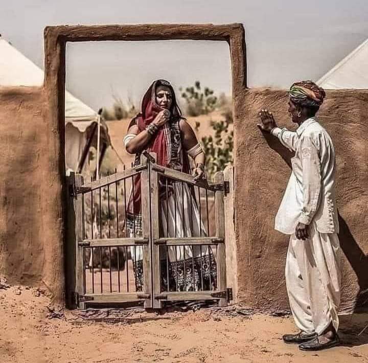 AbhishekDikshi7's tweet photo. मकान कच्चे ही सही मगर तहजीब थी ,

 औरत की इज्जत ये दहलीज थी ..!! https://t.co/yYG9O92ZCA