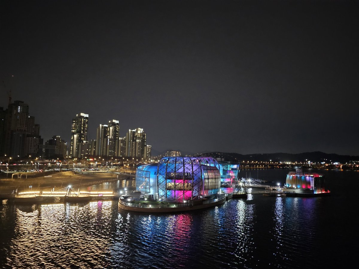 KoraimaGalaviz's tweet image. Una de las ciudades más hermosas que he visto. Seoul