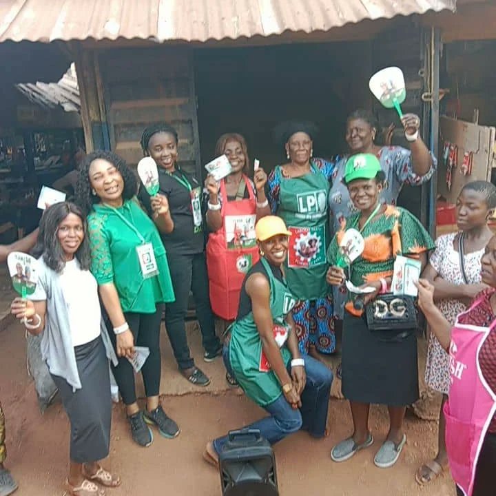 wpo2023's tweet photo. Women for Peter Obi, Enugu Chapter's One-On-One  Sensitization at the New Haven Market, Enugu North.

#VoteLP #VoteRight #VoteWisely https://t.co/ha8rFPlUJU