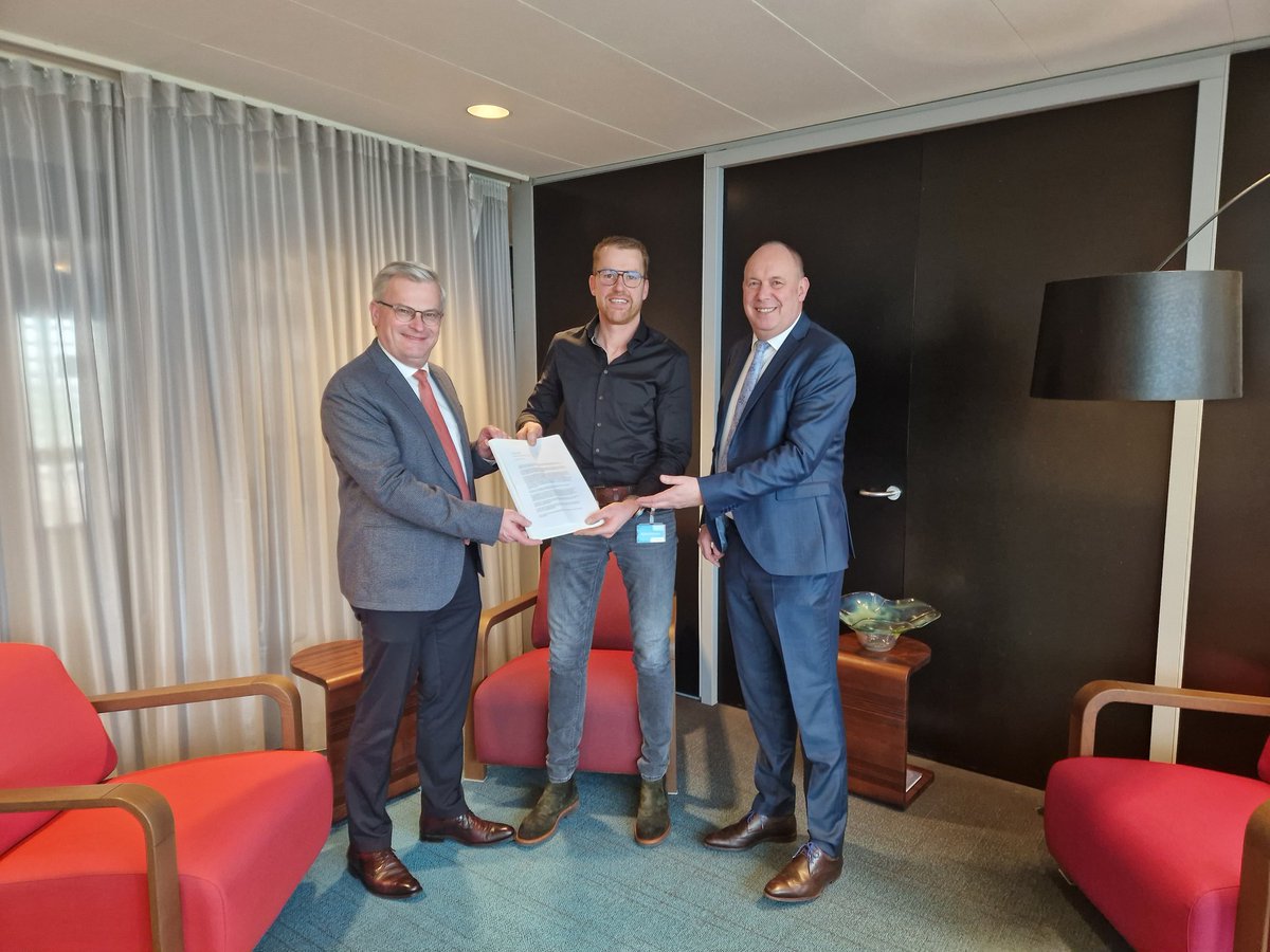 Bert Ruitenberg (@bertruitenberg) on Twitter photo Hoe behouden we een gezonde agrarische sector in waterwingebied #vechterweerd zonder derogatie samen met schoon drinkwater? Namens alle grondgebruikers zorgen geuit aan <a href="/GertHarmtB/">Gert Harm ten Bolscher</a> en <a href="/BoermanBert/">Bert Boerman</a> en aangegeven contructief mee te willen denken.
Vervolg gesprek gepland👍 Hoe behouden we een gezonde agrarische sector in waterwingebied #vechterweerd zonder derogatie samen met schoon drinkwater? Namens alle grondgebruikers zorgen geuit aan <a href="/GertHarmtB/">Gert Harm ten Bolscher</a> en <a href="/BoermanBert/">Bert Boerman</a> en aangegeven contructief mee te willen denken.
Vervolg gesprek gepland👍