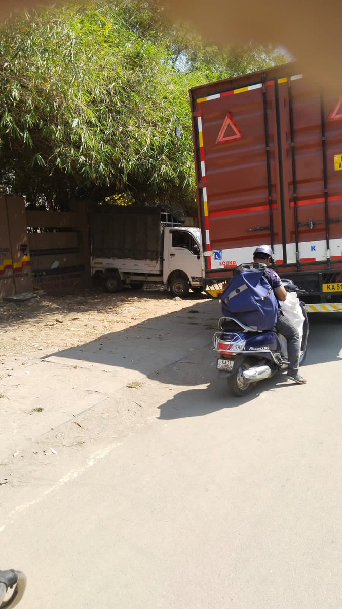 <a href="/lalli_bv/">Lalithamba</a> <a href="/sonalibade01/">Sonali</a> <a href="/hsrltrafficps/">HSR LAYOUT TRAFFIC BTP</a> <a href="/masaleemips/">M A Saleem IPS</a> <a href="/btppubliceye/">BTPPubliceye</a> <a href="/WeAreHSRLayout/">HSR Layout - Bengaluru</a> <a href="/msrbommanahalli/">M Satish Reddy ( Modi ka Pariwar)</a> <a href="/hsrltrafficps/">HSR LAYOUT TRAFFIC BTP</a> <a href="/bandepalyaps/">Bandepalya PS, ಬಂಡೇಪಾಳ್ಯ ಪೊಲೀಸ್ ಠಾಣೆ</a> <a href="/ecitytrfps/">ELECTRONIC CITY TRAFFIC BTP</a> <a href="/BommanahalliJC/">Joint Commissioner Bommanahalli zone BBMP</a> @BBMPCOMM #vehicles parked on footpath and blocking  the gate on Mangammanapalya road, Salarpuria Serenity Apts. #whereismyfootpath