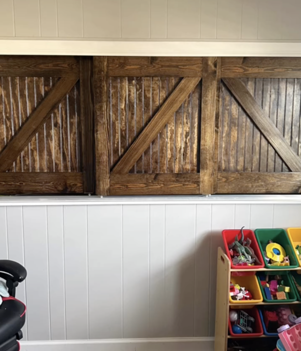 JohnsonHrdware's tweet image. We love this creative storage solution from @ballandconstruction using our sliding door hardware to hand the gorgeous custom doors! Check out the project here ➡️instagram.com/p/Cn0DMiLJbl3/ 
#slidingdoorhardware #installationsuccess #creativestoragesolutions #construction