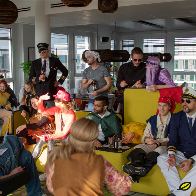 lisegmbh's tweet photo. Schön war's mit euch! Auf unser tolles Team, mit dem es krüzz und quer durch dick und dünn geht. 💚 

#ovkrüzzoderquer #karneval #kölsch #aschermittwoch https://t.co/VvYObPvQb8