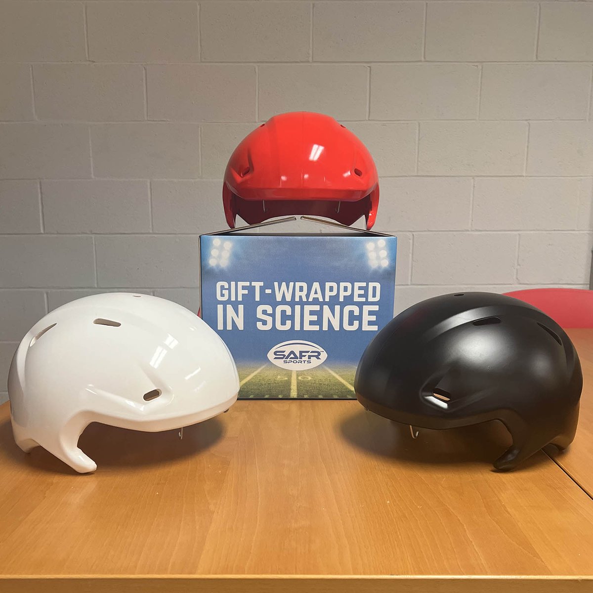 SafrSports's tweet photo. Every #footballcoach should know that #SAFRProTech helmet covers make the game safer. And your investment in player safety is validated by the latest research from VA Tech Helmet Lab. See the test results at https://t.co/qUVILpFmrm.
#SaferThroughScience https://t.co/1I5TVkoSAc
