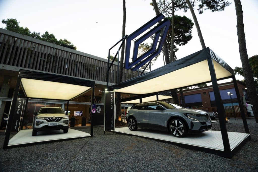intriperTM's tweet photo. Verano sobre ruedas: Intriper participa del Renault Summer Experience 2023
 https://t.co/EyJ88hA1W9 https://t.co/wDLgFB7FRo