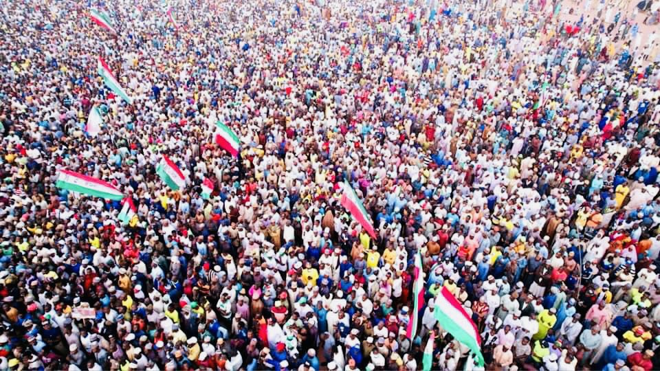 HussainiHamis14's tweet image. In the land of no fuel 
And the time of no cash
The destiny of a great  Nation
Rest on the shoulders of  a young man
His name ... ATIKU ABUBAKAR WAZIRI

#PDPRoad2Victory #AtikuWillSaveNigeria @real_sarkinwaka  #apcsaimunbatawuta