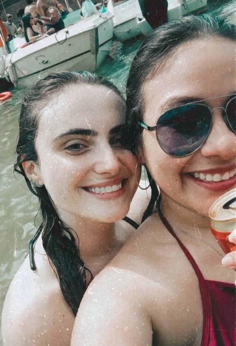 Gracias por enseñarme qué familia no son solo los de sangre. Amo vc sempre e para sempre ❤️