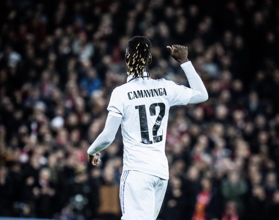 EditionMerengue's tweet photo. Le jeune gamin de 17 ans, qui sans avoir joué la moindre minute, célébrait une qualification en 1/8 avec le Stade Rennais en Europa League, est venu à Anfield poser un classique quelques années plus tard…

Edu, petit prince 🤍 https://t.co/9yBU4VSEZI