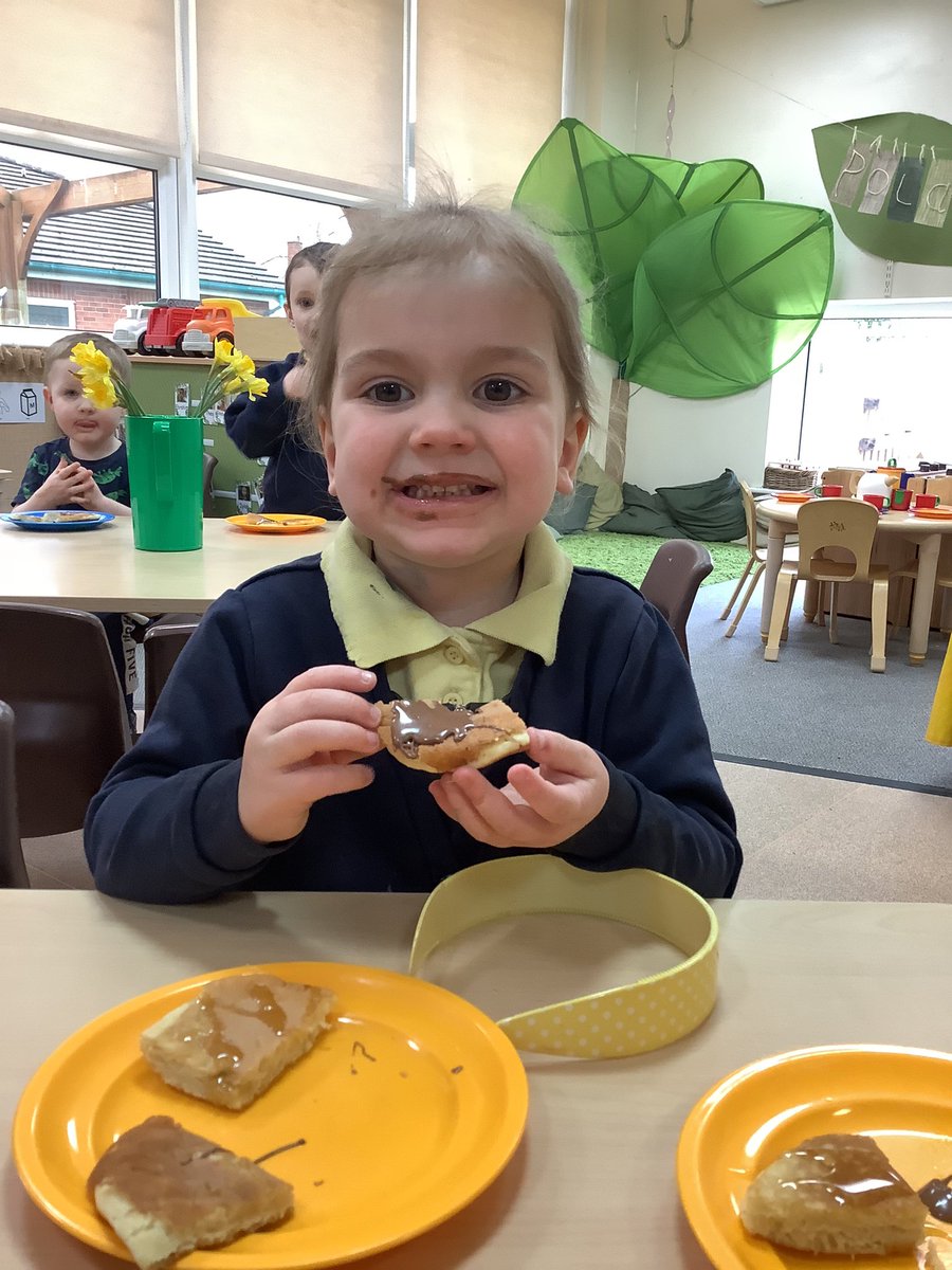 Shrove Tuesday 🥞. Bumble bees enjoyed chocolate and golden syrup on top of our pancakes, we ate them all! They were delicious. 😋