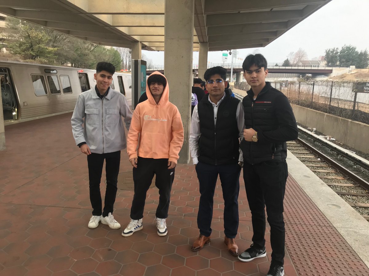 TeamjonesJ's tweet photo. And we are off! Capitol Hill trip 2023! @OaktonHS @oaktonesol https://t.co/mBu1Bfa1o9