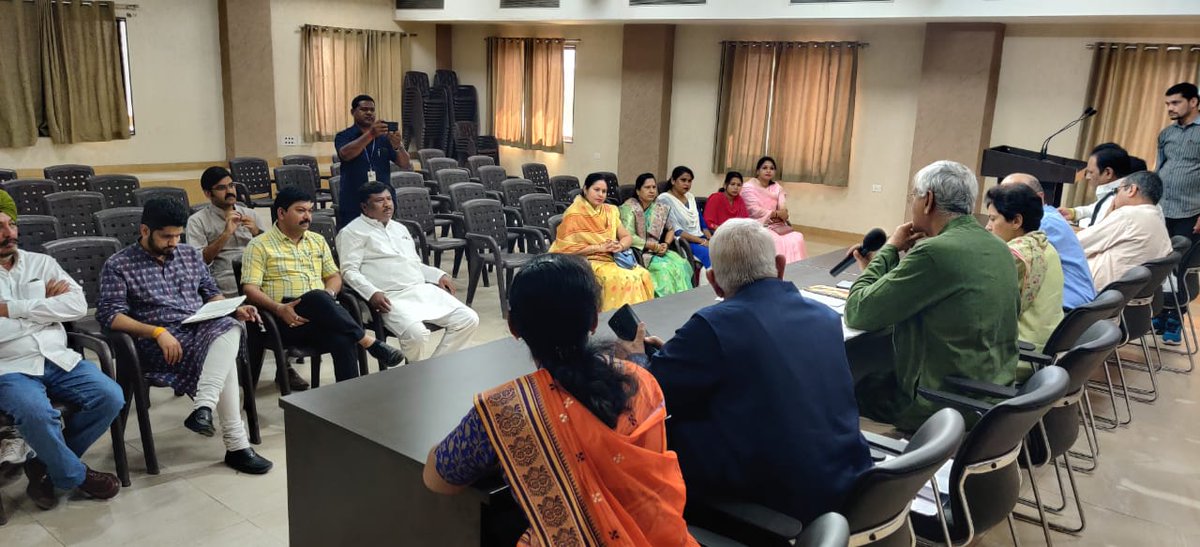 रायपुर में होने वाले भारतीय राष्ट्रीय कांग्रेस के 85वें महाअधिवेशन के सफल आयोजन हेतु गठित की गई मेडिकल समिति की बैठक में हिस्सा लिया।

बैठक में समिति के चेयरमैन श्री टीएस सिंह देव जी और समिति के सभी सदस्य मौजूद रहे।