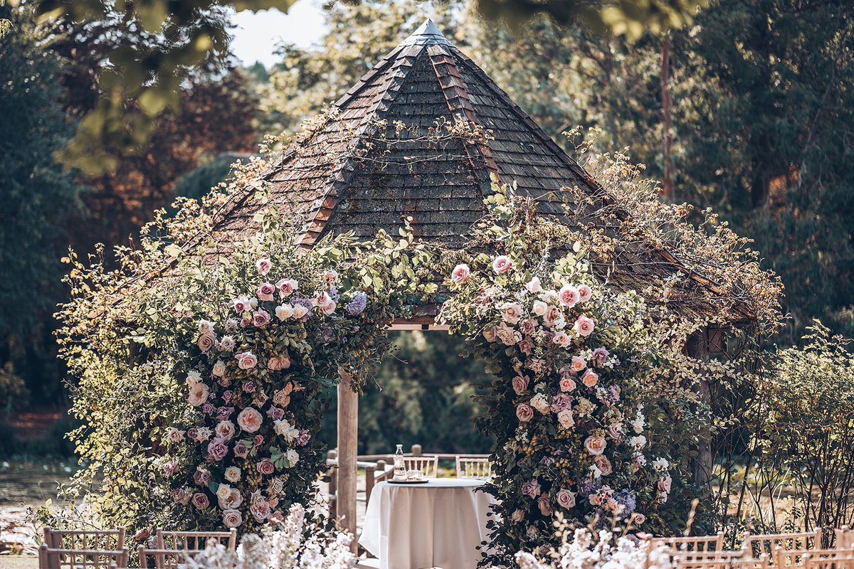 Just sitting here dreaming of those summer days…

Not long to go now and the sun won’t set till after 6pm! Who’s ready for their 2023 wedding?! The countdown till our first wedding of the year is on! ❤️
.
.
.
.
.