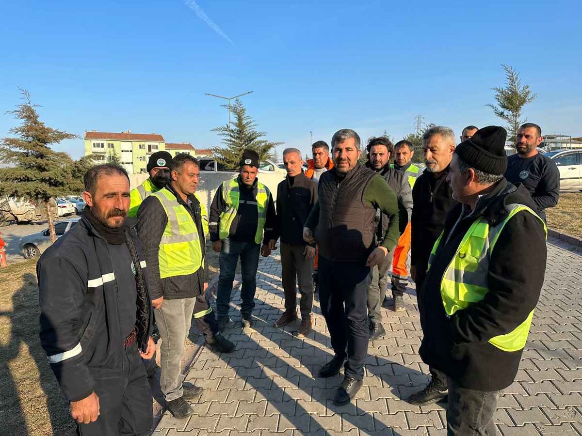 Feyat_ASYA's tweet photo. 📍Malatya’dayız
Deprem felaket sonrası bölgede görevlendirdiğimiz temizlik personellerimizi ziyaret ederek çalışmalarında kolaylıklar diledik. El birliği ile depremin izlerini sileceğiz inşallah. https://t.co/tSk8dnYEle