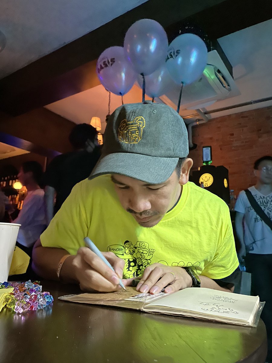 AhcoraRare's tweet photo. My life completed * Accidentally meet my teddybit researcher #Poptoday :)))
#3Landers #3LAnniversaryBKK
@poptoday @LemonSOrangeSom https://t.co/6hRC1usmMJ