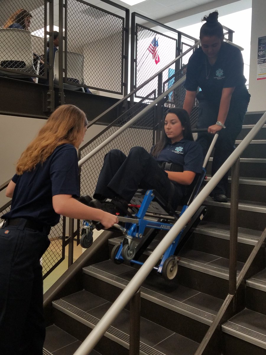 MCTC_RealWorld's tweet photo. Next up for our Health Science courses is Emergency Medical Technician (EMT). Students will learn skills for trauma care &amp; participate in weekend rotations riding with paramedics responding to real dispatch calls! https://t.co/MSOGlTnACE https://t.co/c0ngJZsIPo